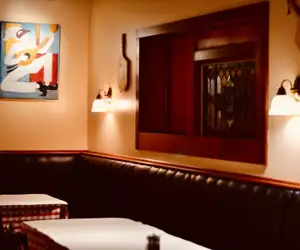 benchroom dining area